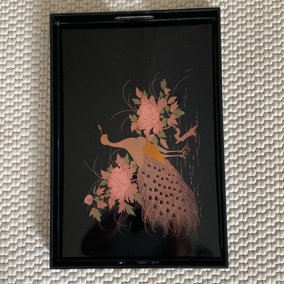 Vintage Japanese Black Laquer Tray with a Peacock (NOTE THE PHOTOS HAVE A GLARE) - Picture 2 of 7